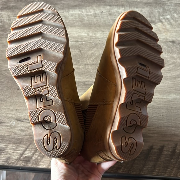 Sorel tan wedge booties size 7.5 - Picture 10 of 10